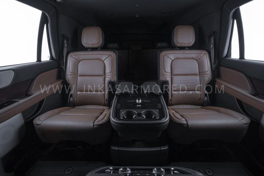 Интерьер Lincoln Navigator L by Inkas 2020 года  (фото 12 из 12)